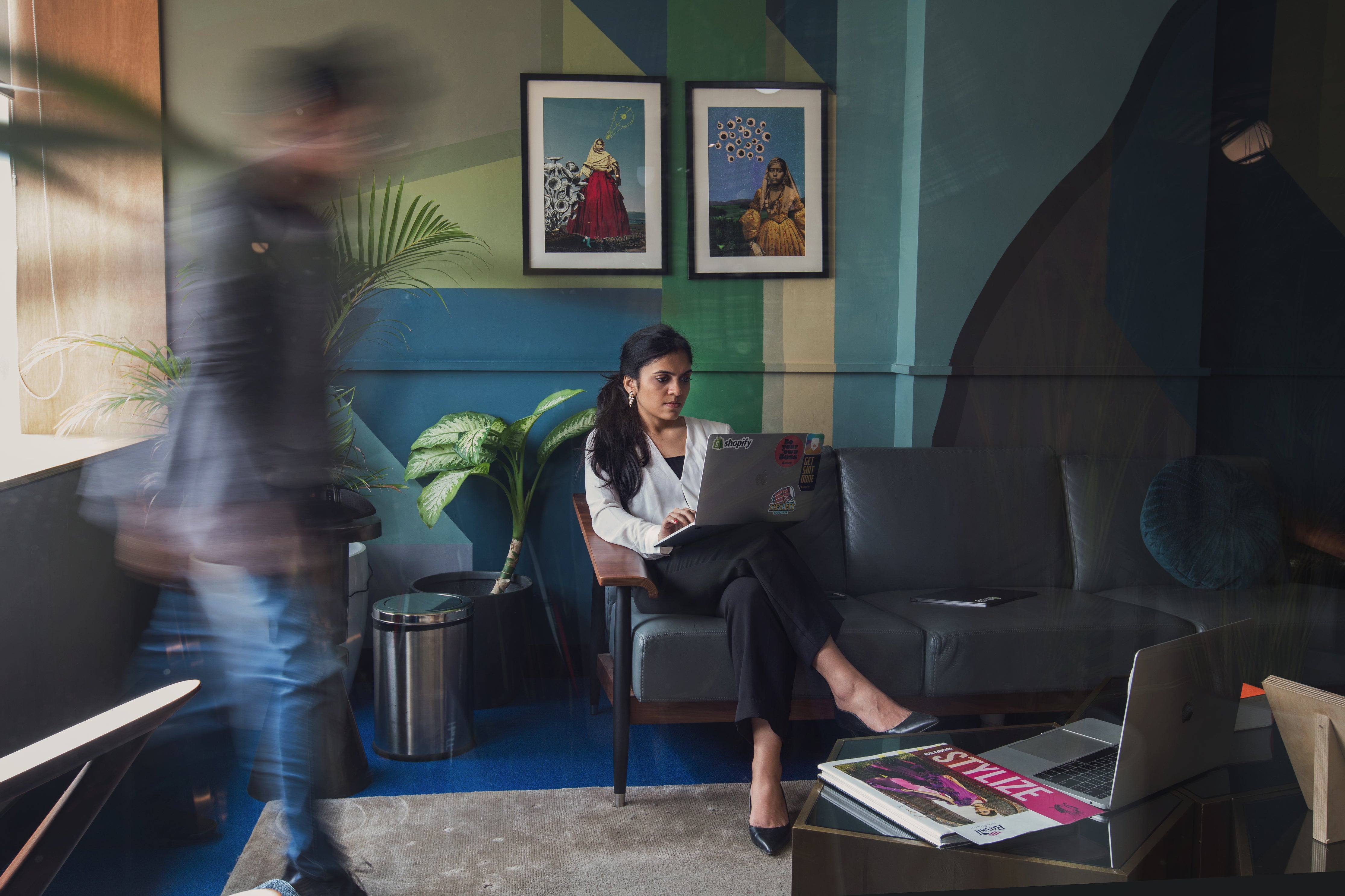 busy-modern-office